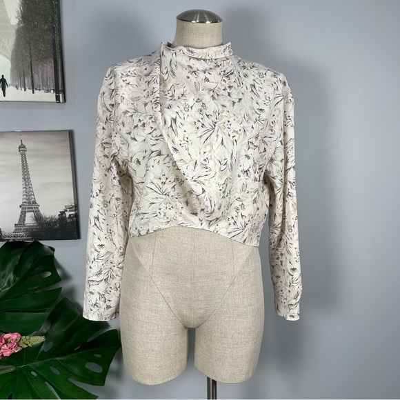 NWT ASTR off white sketch floral blouse with tie Sz S - Picture 5 of 16